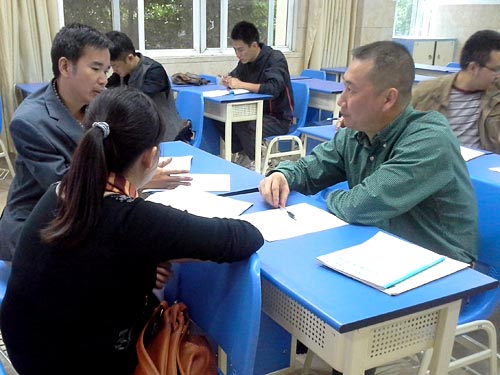 教師們探討單元教學