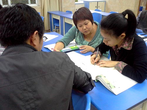 教師們探討單元教學